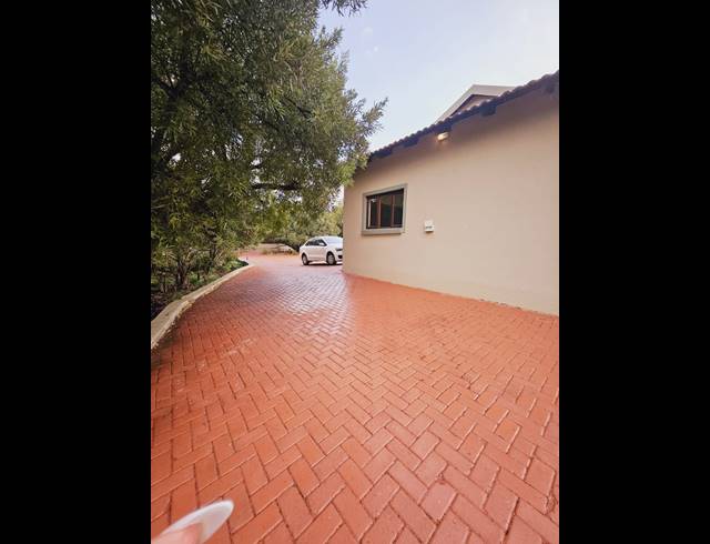 4 BEDROOM HOUSE SOLD IN LEEUWFONTEIN ESTATE